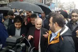 حضور حسن عباسی در راهپیمایی ۲۲بهمن/ عکس