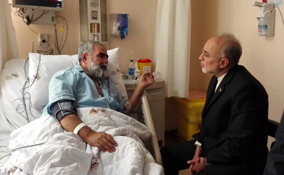 عیادت صالحی از روح الله حسینیان /عکس