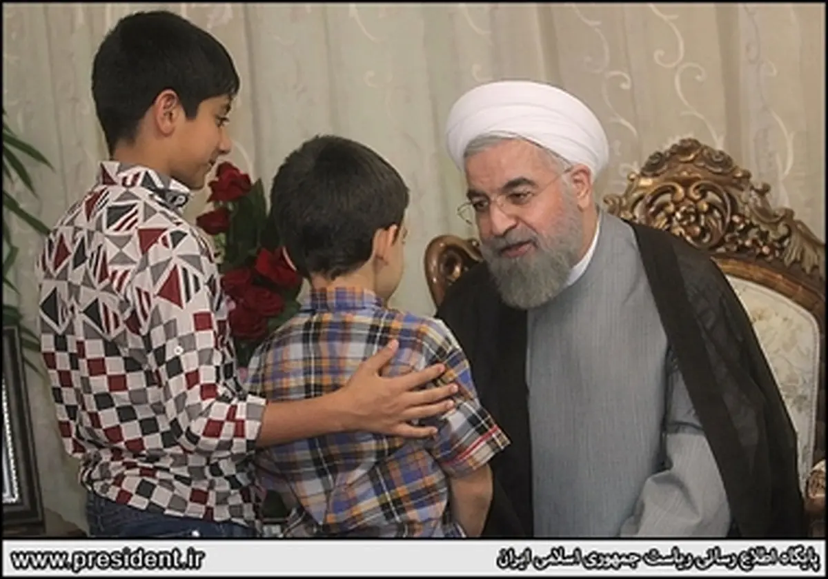 تصاویر دیدار روحانی با خانواده شهیدان قمی