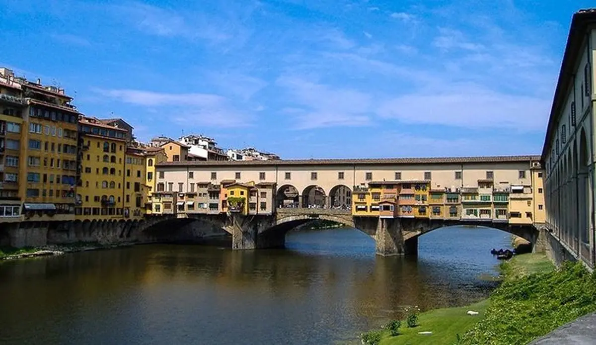 تصاویر / ساختمانهایی جالب که بر روی پل ها بنا شده اند!