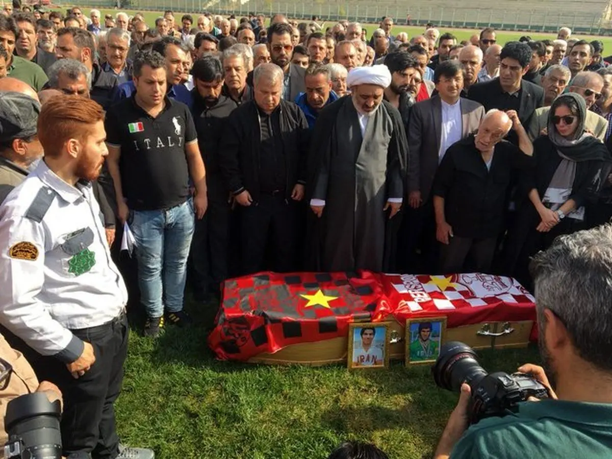 تشییع پیکر ابراهیم آشتیانی با حضور علی پروین، علی کریمی و کریم باقری