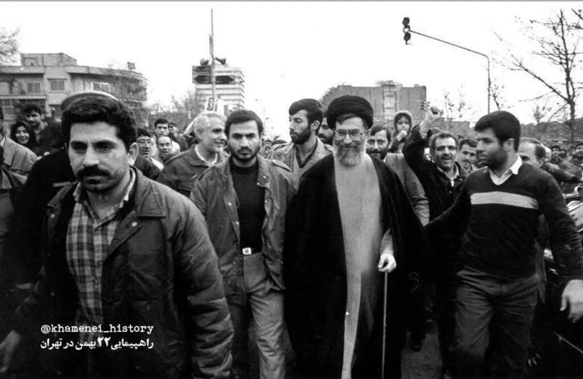 رهبر معظم انقلاب در راهپیمایی سال 60/عکس