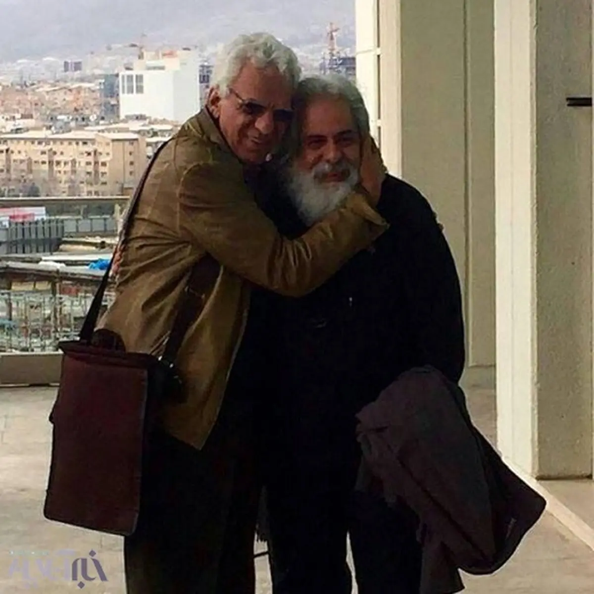 دو ریش‌سفید سینما در آغوش یکدیگر/عکس