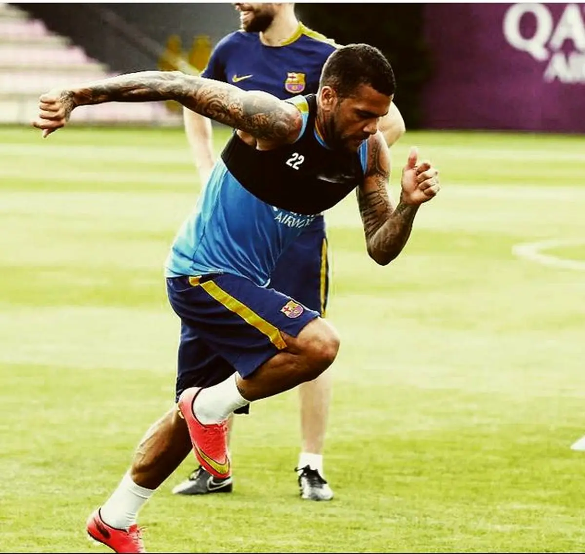 خالکوبی‌های عجیب ستاره بارسلونا/ عکس