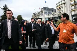 پیاده‌روی ظریف و تیم مذاکره‌کننده در کنار دریاچه ژنو /گزارش تصویری