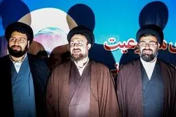 سه خمینی جوان در تالار وزارت کشور/عکس