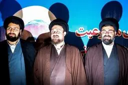 سه خمینی جوان در تالار وزارت کشور/عکس