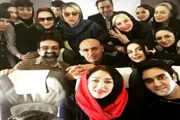 عکس  دست‌جمعی بازیگران در پرواز مشهد