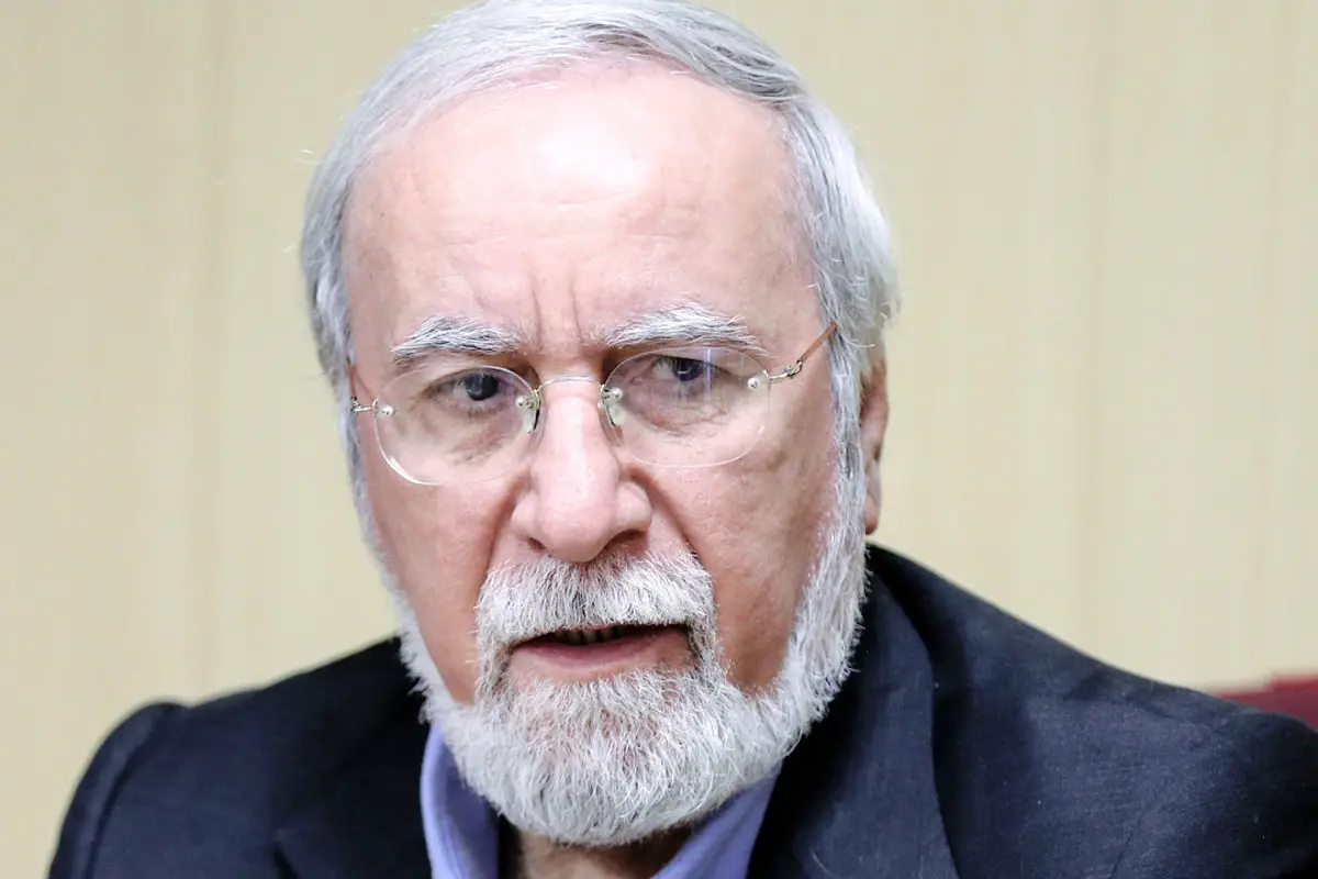 تحلیل صباح زنگنه در مورد پیشنهاد اخیر مکرون: ترامپ دلال املاک است که هر روز یک دبه درمی‌آورد