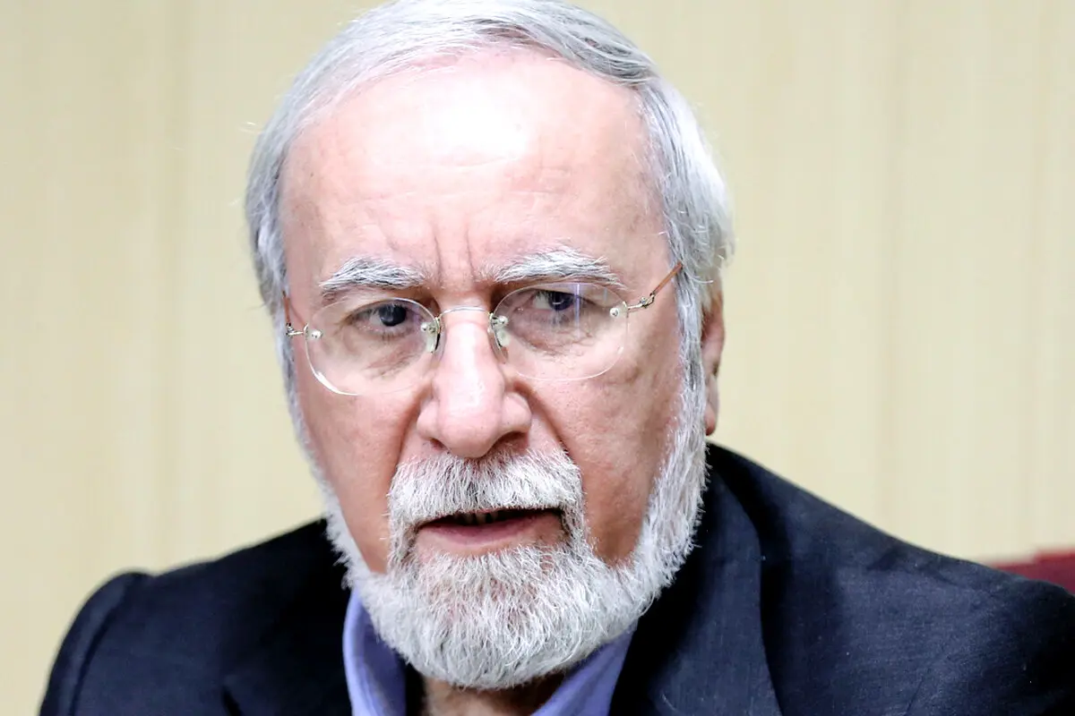 تحلیل صباح زنگنه در مورد پیشنهاد اخیر مکرون: ترامپ دلال املاک است که هر روز یک دبه درمی‌آورد
