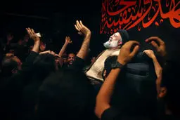 سیاه‌پوشان در هئیت ریحانه‌الحسین