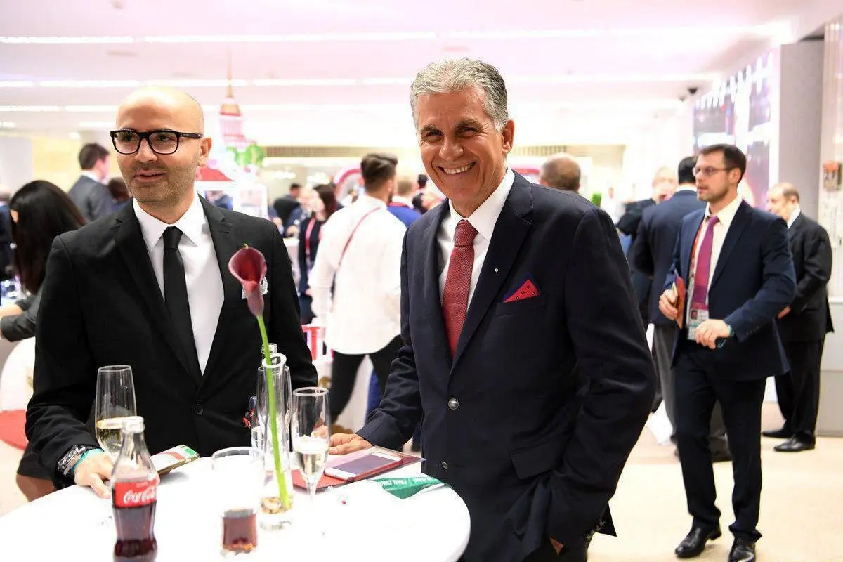 تیپ کارلوس کی روش در مراسم قرعه کشی جام جهانی روسیه/عکس