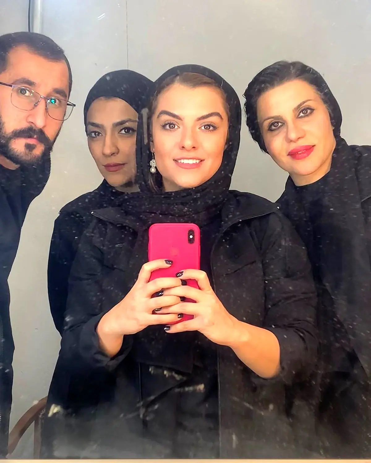 عکس / سلفی مادر و دختری دنیا مدنی و رویا تیموریان