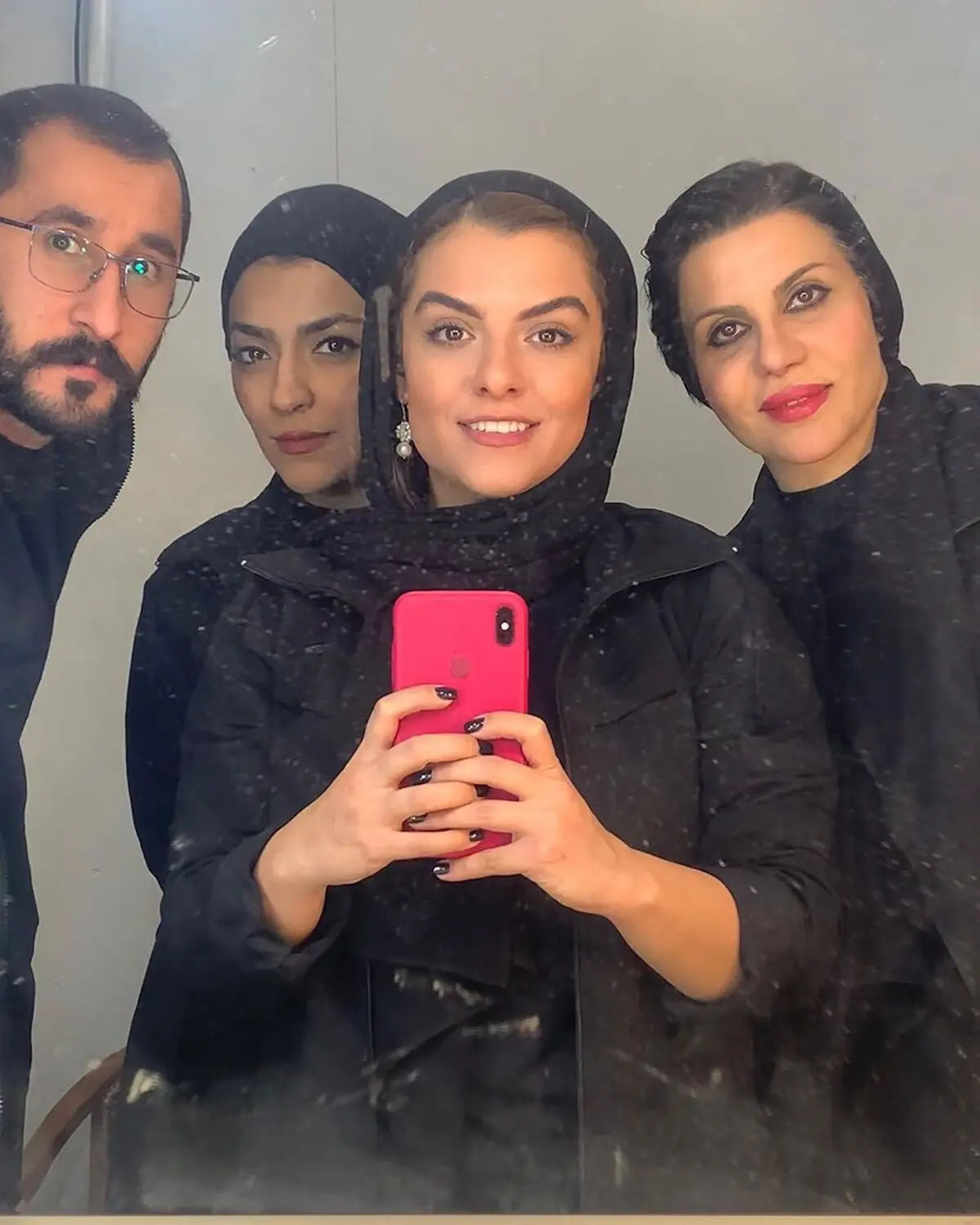 عکس / سلفی مادر و دختری دنیا مدنی و رویا تیموریان