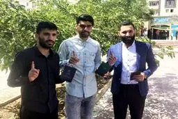 مهدی طارمی، محسن مسلمان و پسر سعید حدادیان پای صندوق رای /عکس