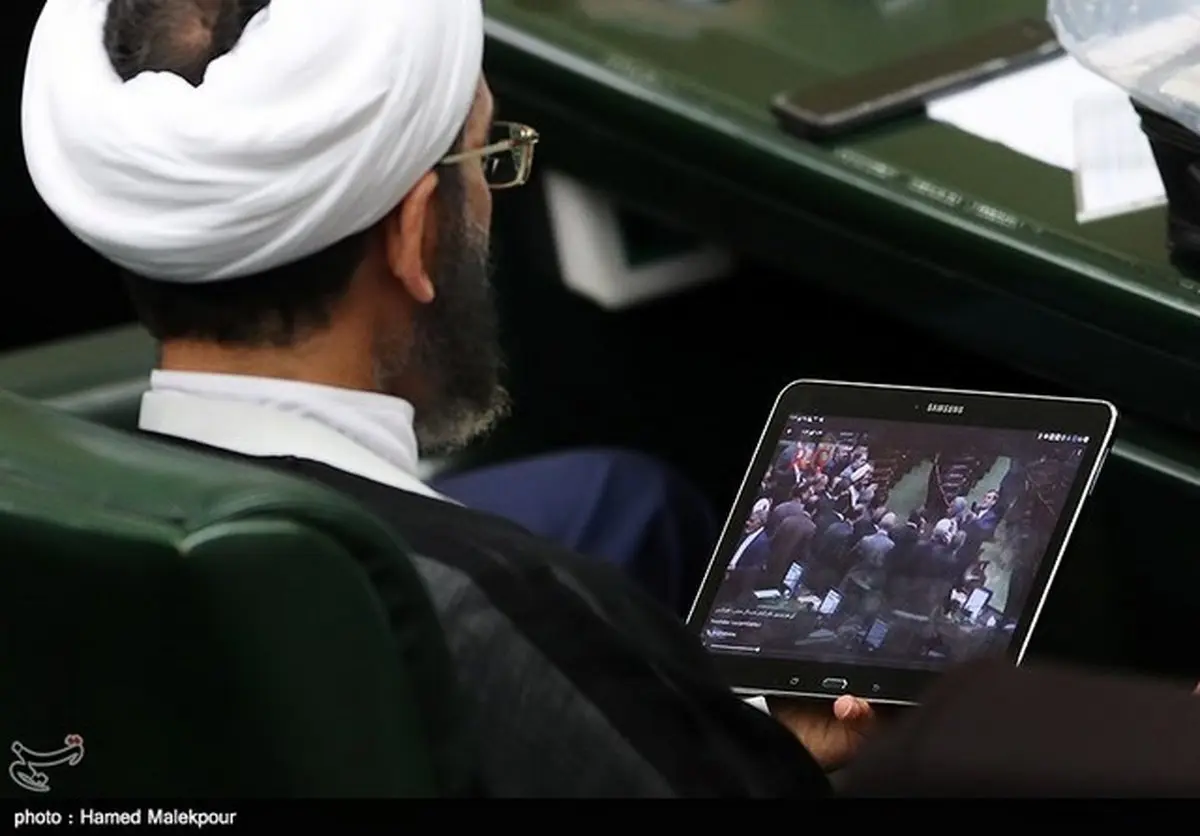 ویدئوی سلفی با موگرینی در تبلت نماینده مجلس!/عکس