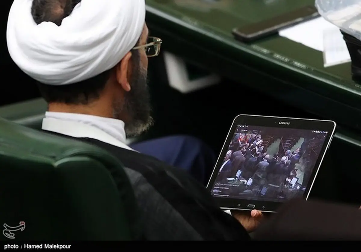 ویدئوی سلفی با موگرینی در تبلت نماینده مجلس!/عکس