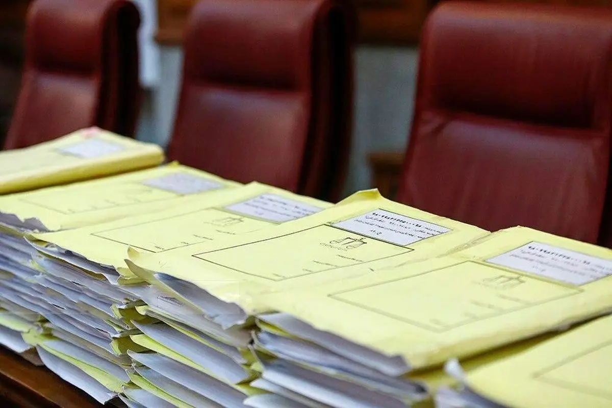 صحنه باورنکردنی در دادگاه اکبر طبری + عکس