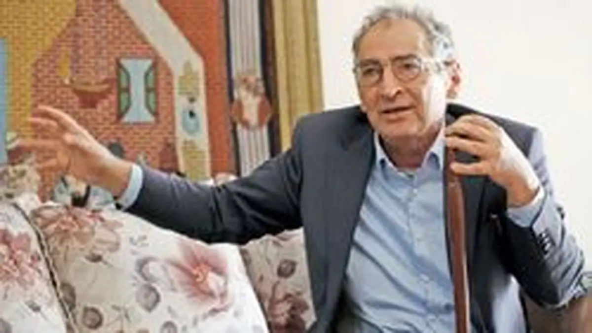 صادق زیباکلام: پوپولیسم دهه هشتادی دیگر شانس پیروزی ندارد/ اصولگرایان در شهرستان‌ها شانس اول را دارند