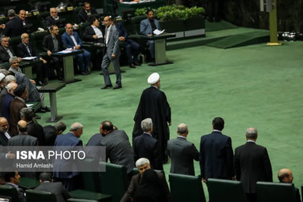 تصاویری از استقبال علی مطهری از روحانی در مجلس