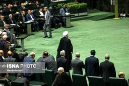 تصاویری از استقبال علی مطهری از روحانی در مجلس