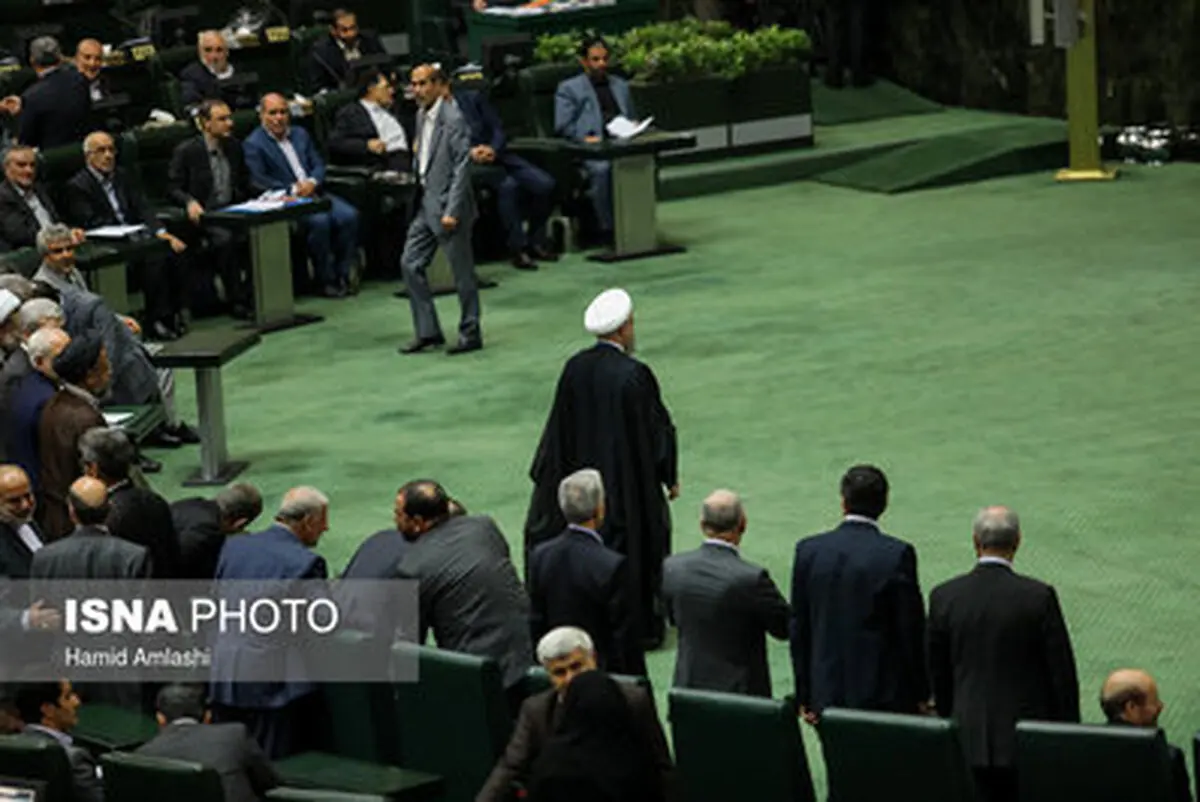 تصاویری از استقبال علی مطهری از روحانی در مجلس