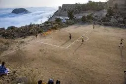 تصویری حیرت انگیز از فوتبال بر فراز ابر‌ها