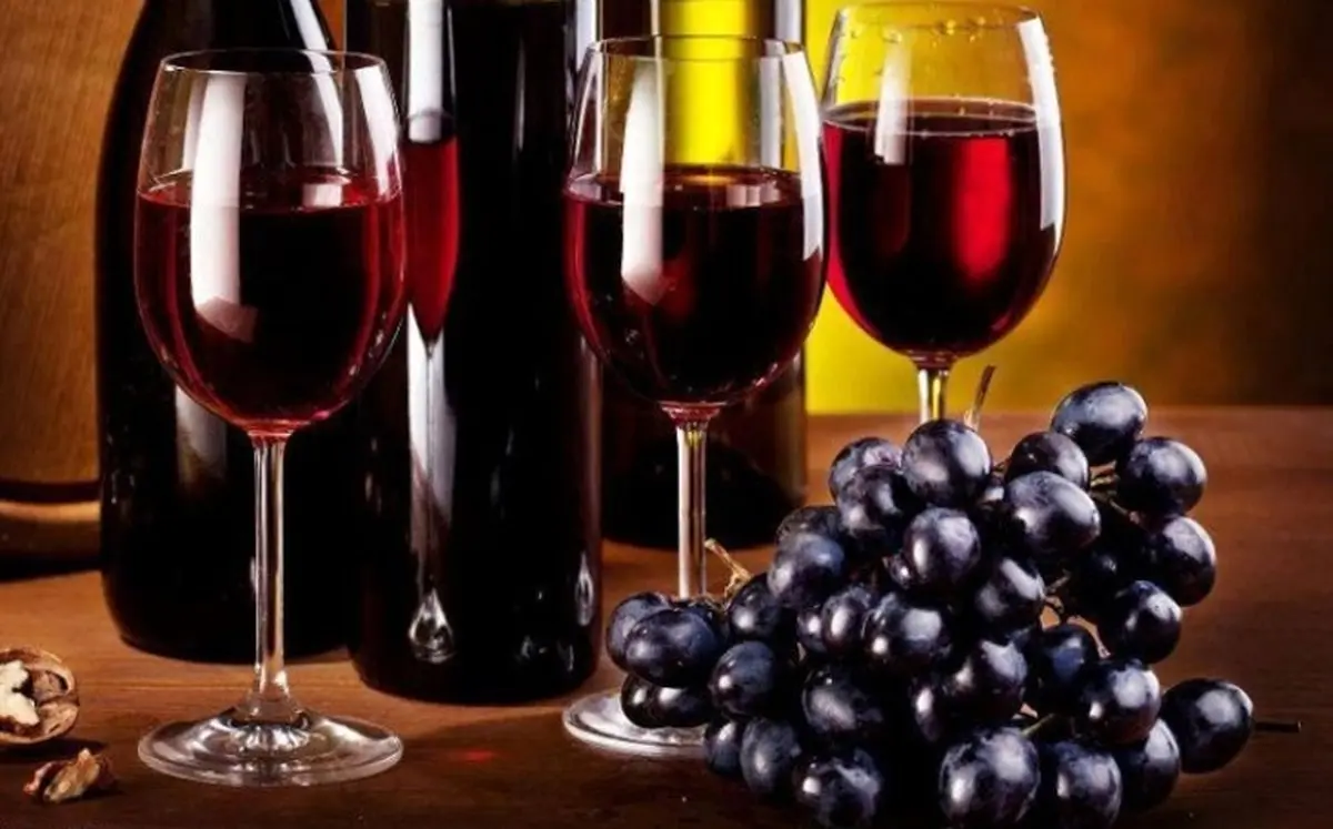 درمان بیماری با شراب و مسکرات جایز است؟