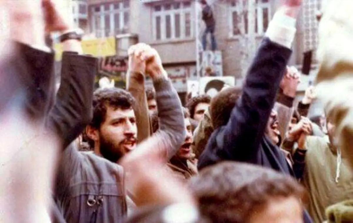 مایلی کهن و علی پروین در راهپیمایی سال 57/عکس