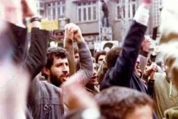 مایلی کهن و علی پروین در راهپیمایی سال 57/عکس
