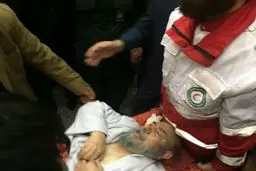 انتقال ايت الله صانعي به بيرون ضريح/عکس