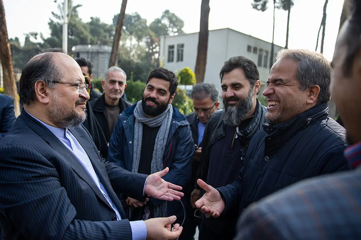 تصاویر / بگوبخند آقای وزیر با خبرنگاران در حاشیه جلسه هیات دولت