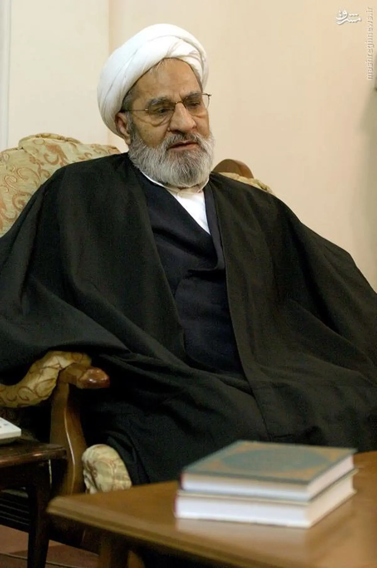 ماجرای عکس امضا شده امام برای دختران فرانسوی