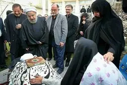 وداع تلخ رئیس‌جمهور با پیکر آیت‌الله هاشمی رفسنجانی/عکس