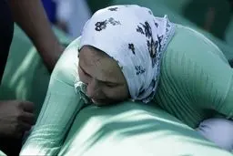 تصاویر | سالگرد بزرگ‌ترین قتل عام اروپا پس از جنگ جهانی دوم