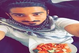 قوچان نژادبا چفیه پس از اخراج مربی اسراییلی/عکس