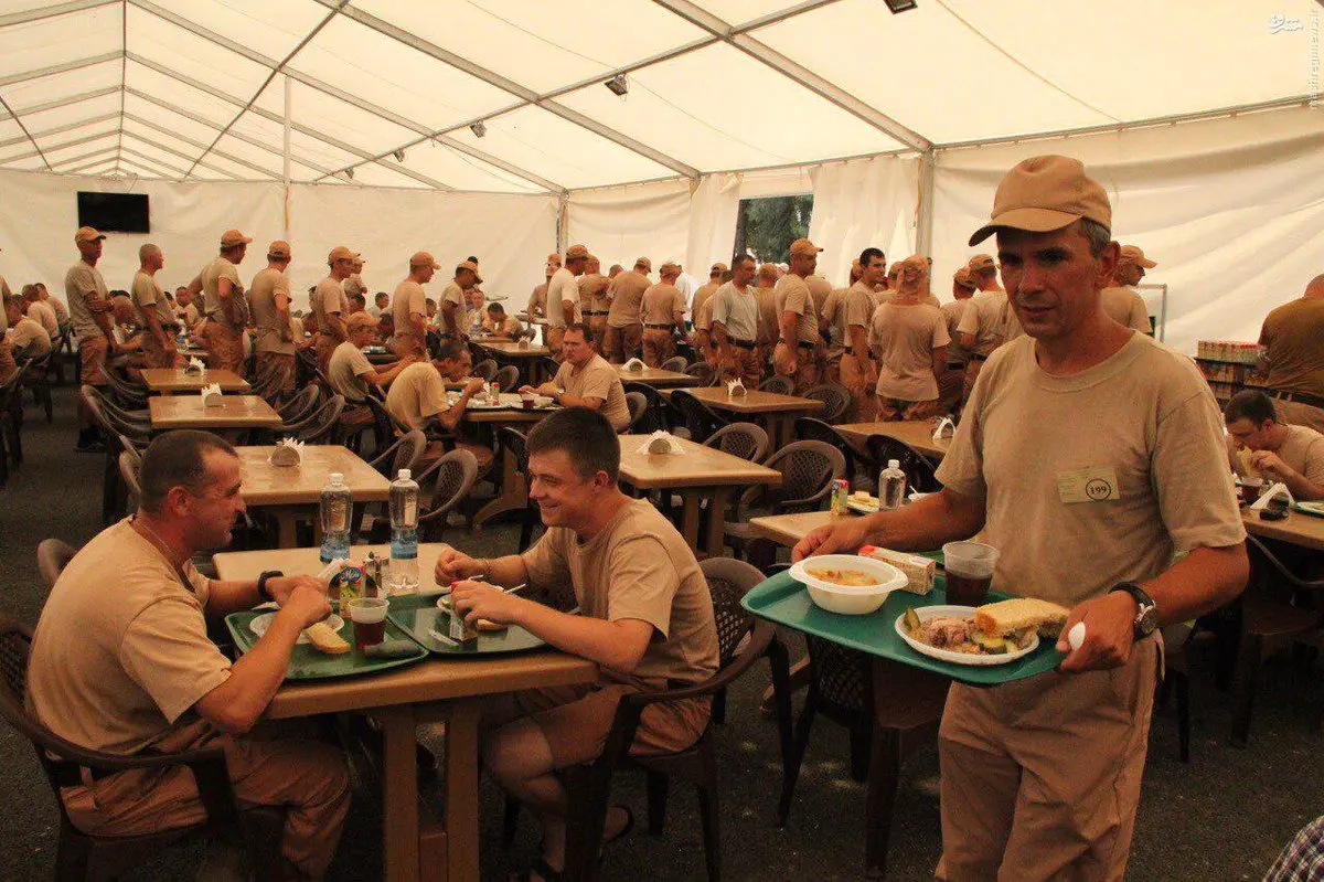 عکس/ غذاخوری روسها در پایگاه لاذقیه