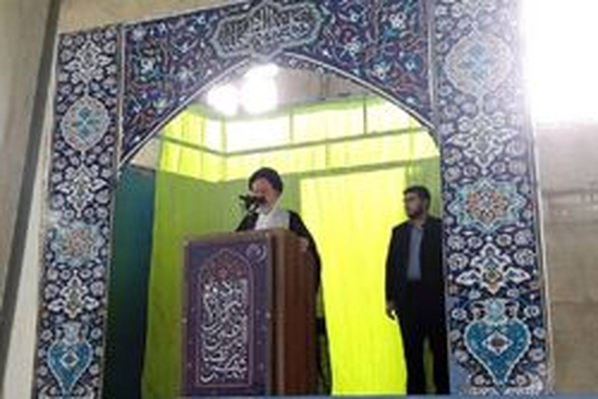 امام جمعه سمنان: سفر سران کشورهایی مانند ژاپن و آلمان نشان دهنده منزوینوبدن نظام مقدس جمهوري اسلامی است