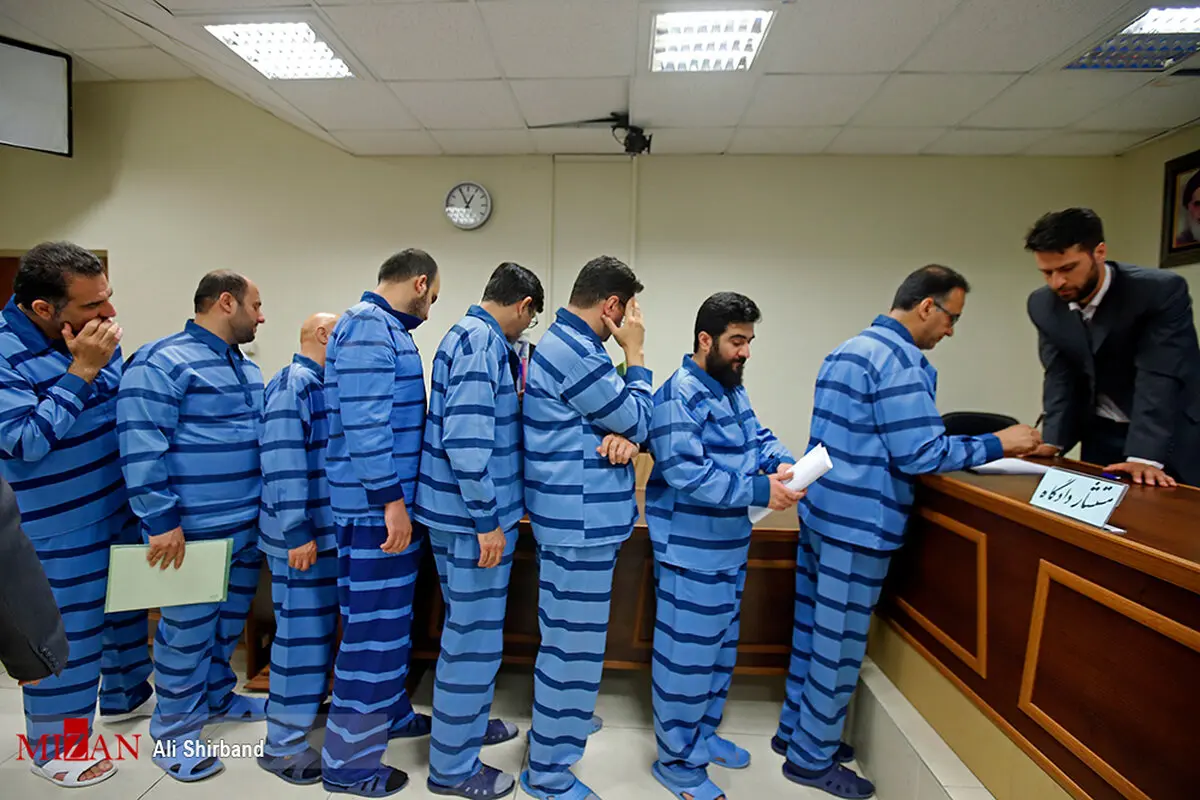 عکس: صف متهمان پرونده ارزی در دادگاه!