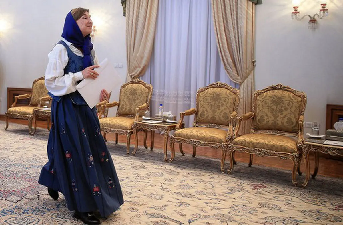 تصویر لباس سفیر نروژ در دیدار با روحانی