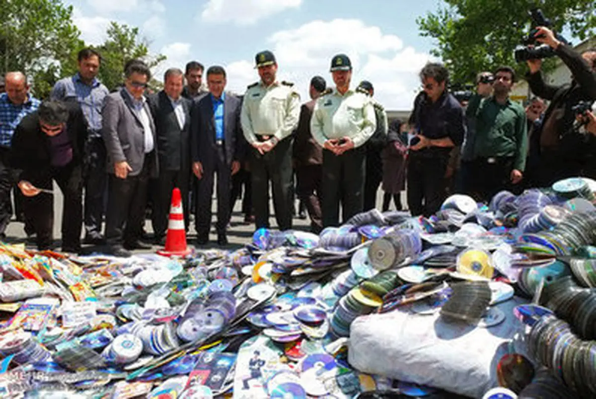 انهدام لوح‌های فشرده غیر مجاز و قاچاق/تصاویر