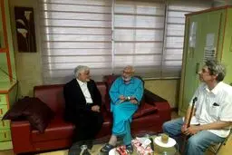 تصویری از عیادت عارف از جمشید مشایخی