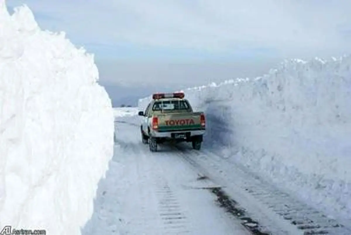 برف حدود 2 متری در جاده مهاباد/تصاویر