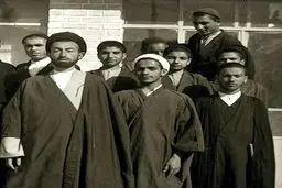 تصویر دیده نشده از روحانی در کنار آیت الله بهشتی در سال 41