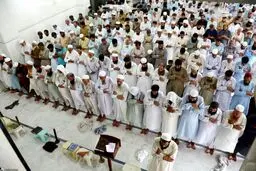 نماز برای ملا عمر /عکس