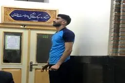 راز و نیاز علیرضا بیرانوند در حرم امام رضا(ع)/عکس