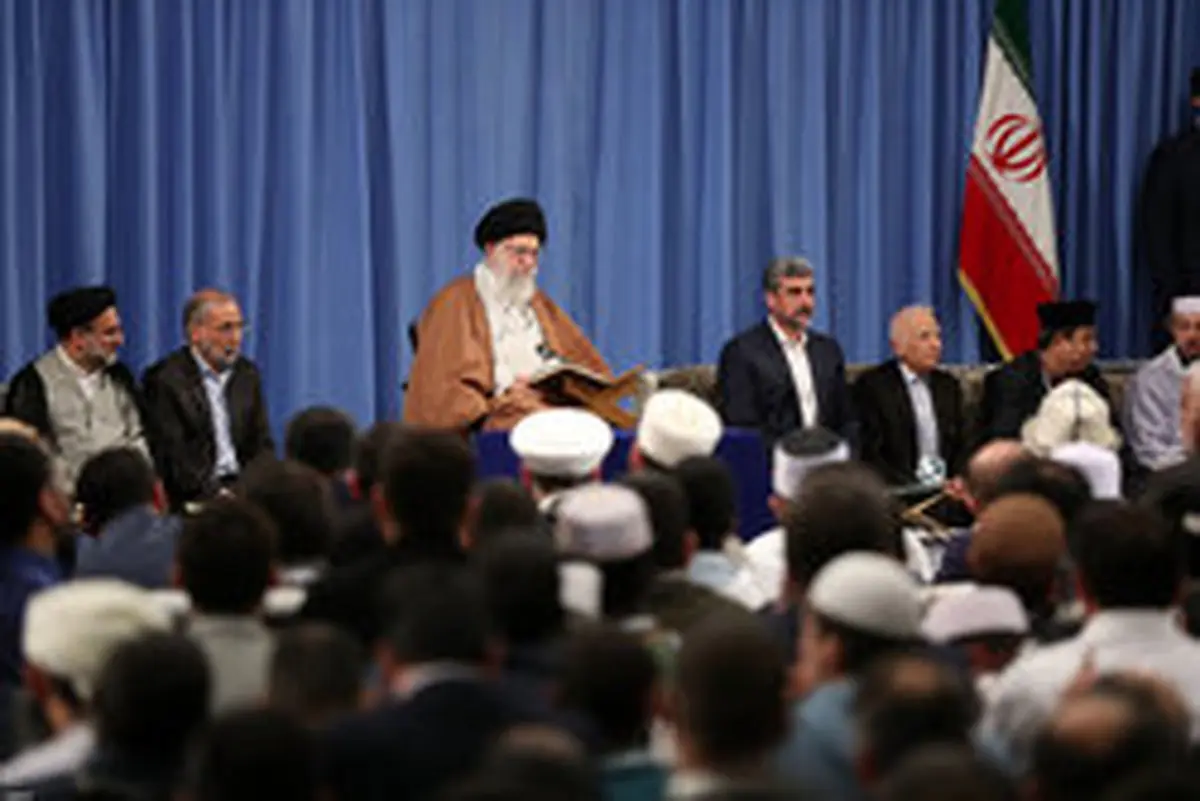 مقام معظم رهبری: بمباران چهارساله یمن، نتیجه فراموشی و دوری از قرآن است/ بسیاری از سران کشورهای عربی نوکر کفار شده‌اند