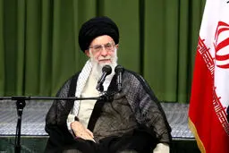رهبر معظم انقلاب: حرکت مبارزه با فساد از زمان آقای لاریجانی آغاز شد / تنها راه مقابله با ویروس فساد، قطع دست مفسد است / شاهد نمایش فیلم‌هایی هستیم که اساس و مبانی قضایی جمهوری اسلامی را زیر سؤال می‌برند