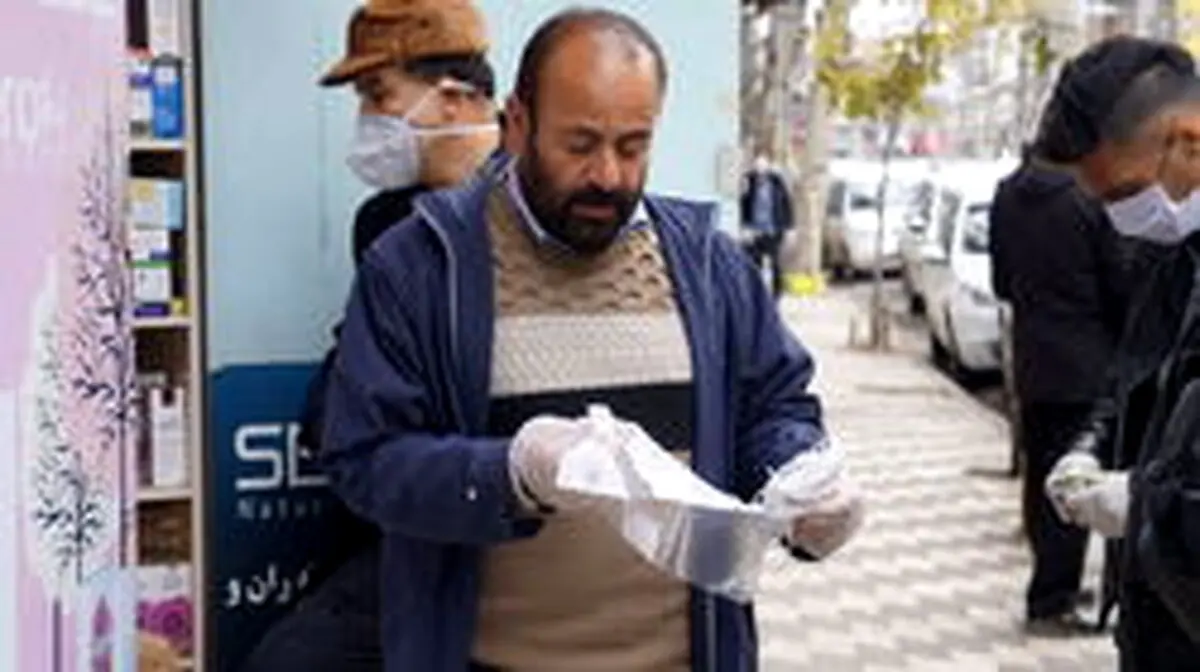 توزیع چندهزار ماسک رایگان در پی شیوع ویروس کرونا