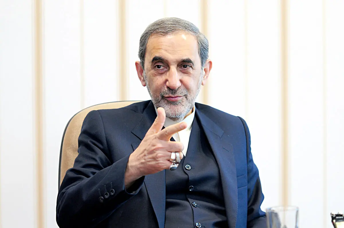 تقدیر ولایتی از آزادگان: ایران امنیت و اقتدار را مدیون آزادگان،شهداء، مدافعان‌حرم،جانبازان و همه ایثارگران است